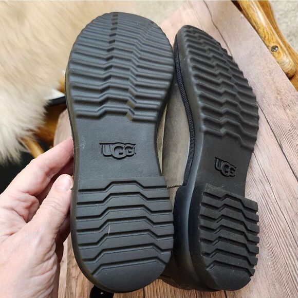 Ugg distressed leather side zip booties sn1103832 - Picture 4 of 11